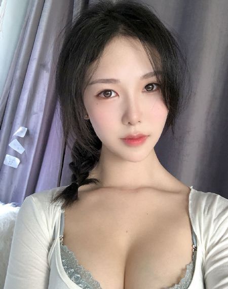 学生眼中的女老师在线观看完整版_超清HD在线观看